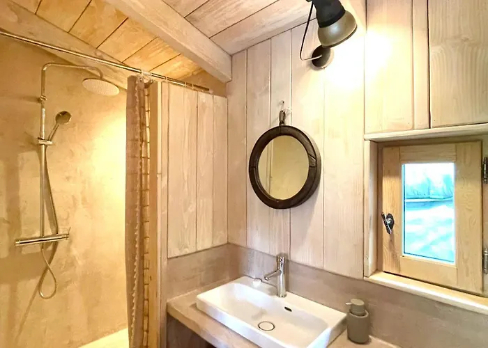 Ecogite Lalalandes Aveyron فيلة Saint-Parthem